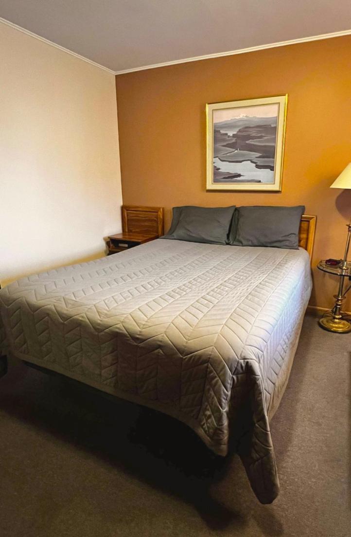 The Willows Motel Wilbur Экстерьер фото
