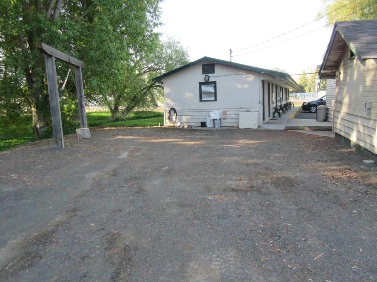 The Willows Motel Wilbur Экстерьер фото